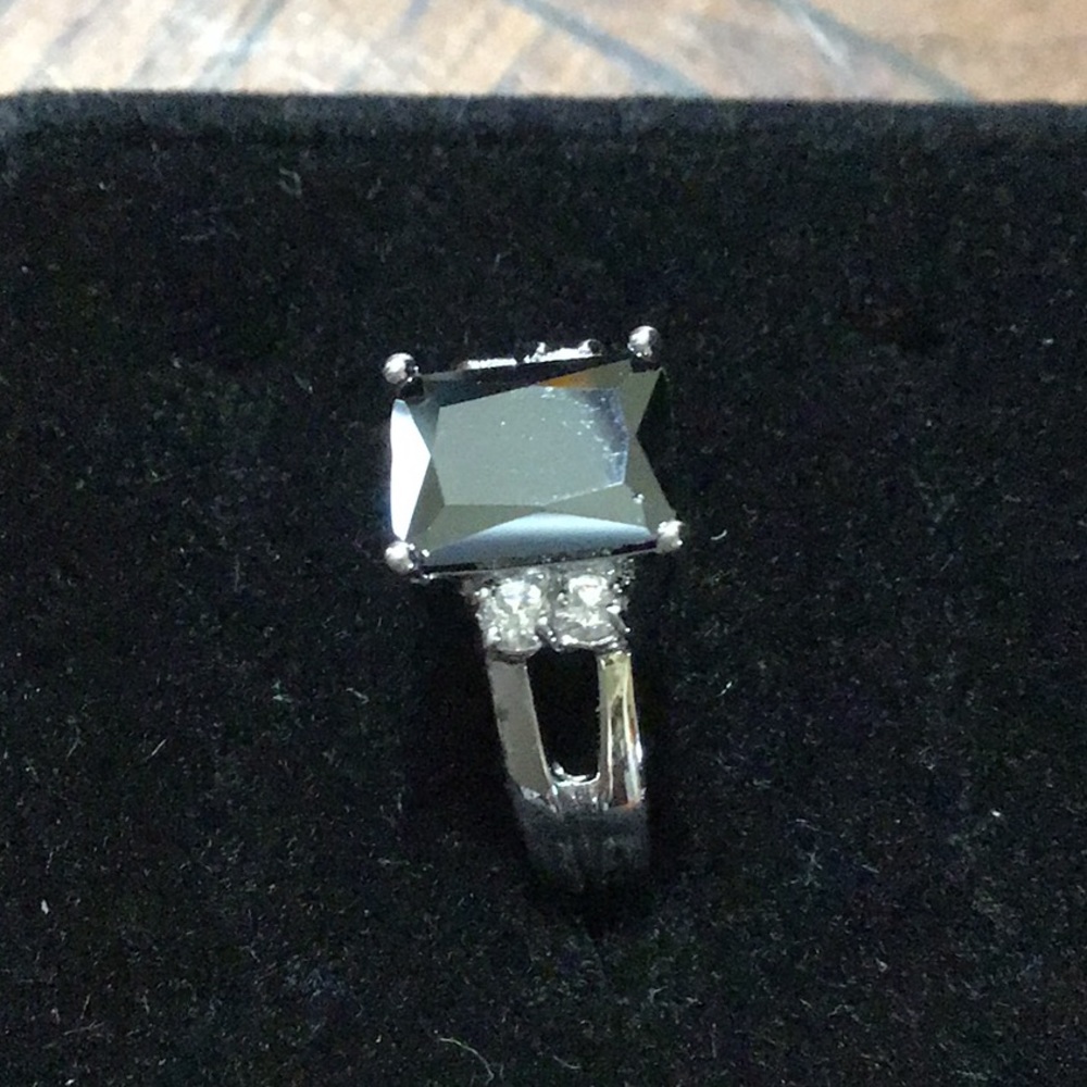 NWOT Sterling & Faux Black Onyx Ring - Picture 2 of 2